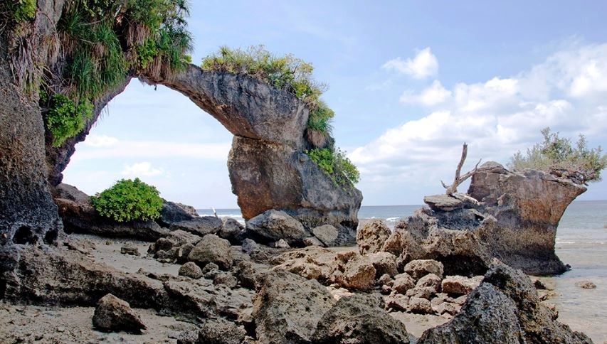 Visit the Natural Bridge at Howrah Bridge