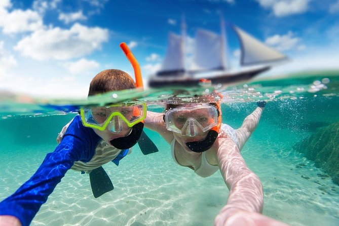 Charter Boat for Diving + Snorkelling for Couple
